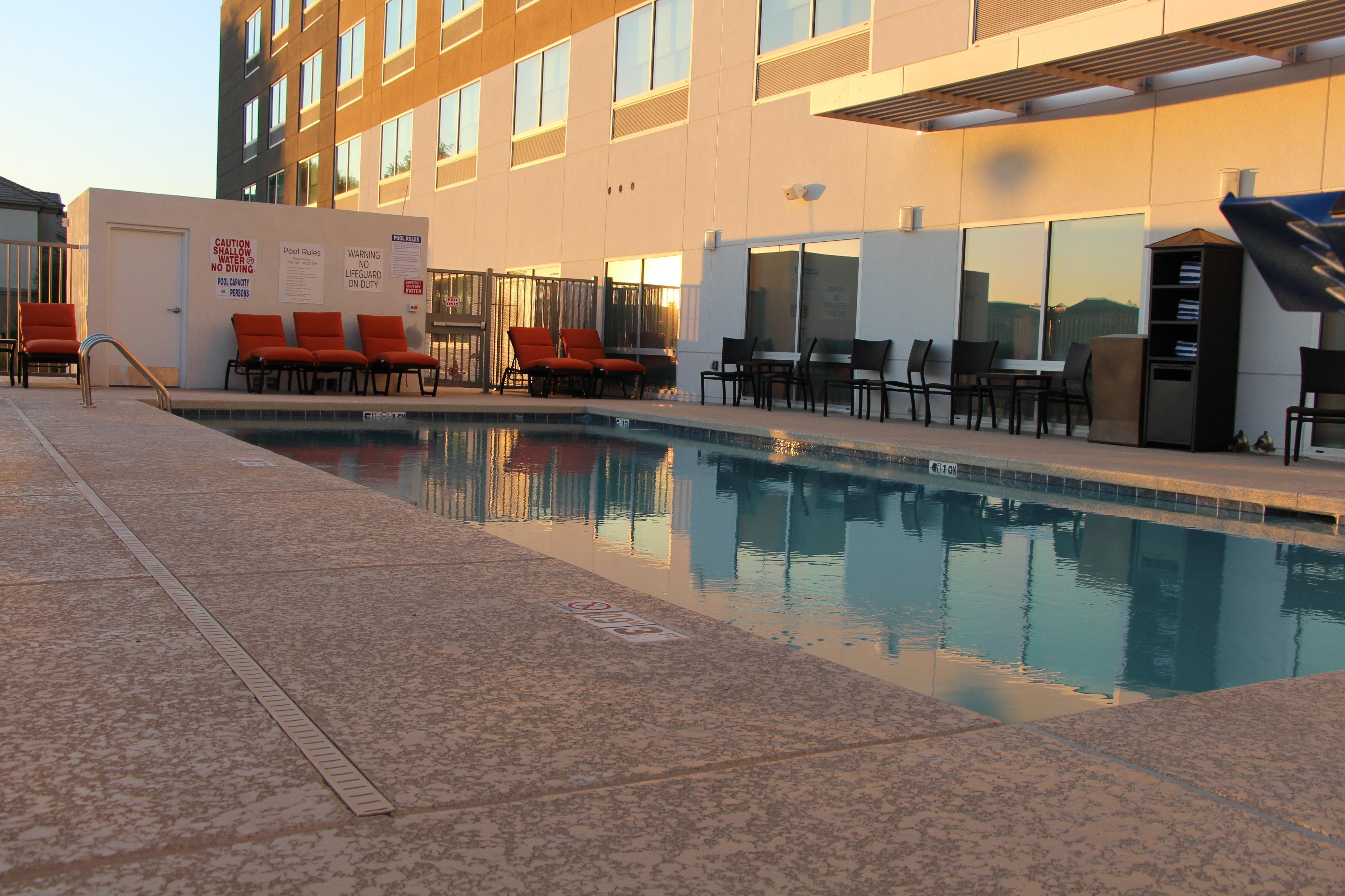Holiday Inn Express & Suites - Phoenix - Airport North By Ihg Exterior foto